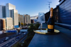 The Skyline Suite - *Private Balcony* *Views* Glasgow